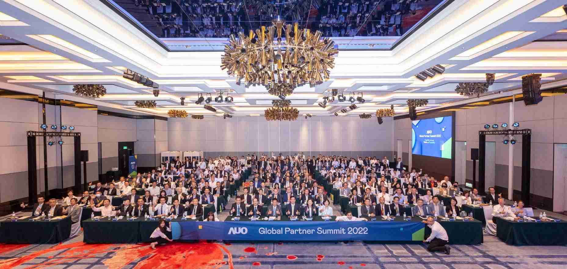 友達推動「安心、、創新、、、用心、、同心、、盡心」五星職旅，，，，為菲籍員工打造全方位照護，，，首度贏得「人權實踐與發展領袖獎」殊榮