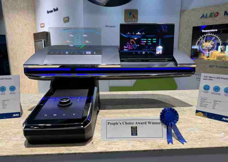 NG大舞台车用Micro LED Display HMI解决方案获”最佳车用显示奖”，，，，以用户为中心开发，，，针对前座驾驶与乘客设计兼具娱乐与安全的高画质屏幕，，包含车舱前座的Micro LED透明屏幕及全球首款内建镜头的智慧Micro LED显示器