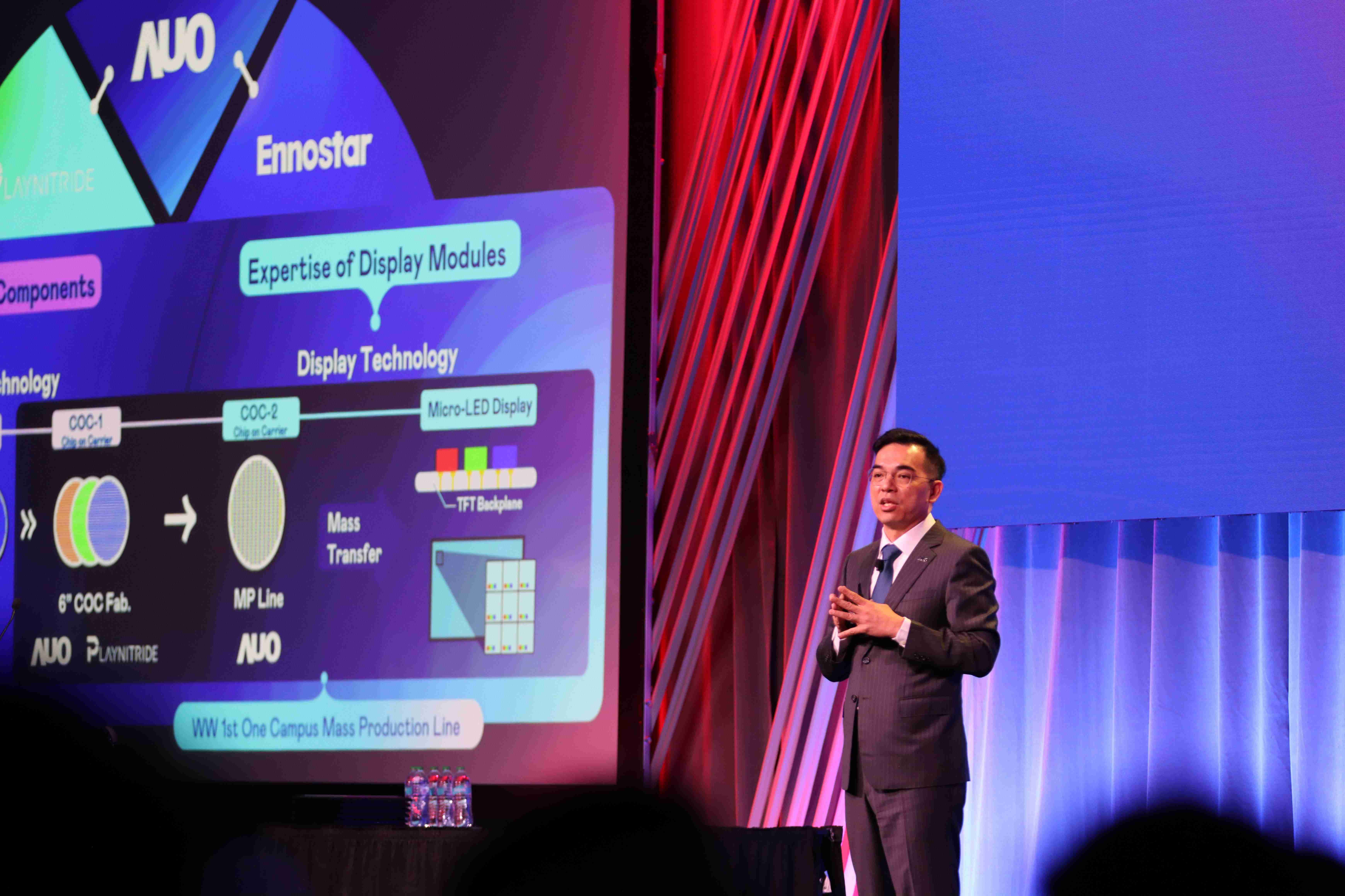 2025 SID显示周登场,,NG大舞台光电执行长暨总经理柯富仁博士以〝Redefining Displays: Inspiring New Possibilities〞发表主题演说,,,,带领NG大舞台以智能显示解决方案先驱,,透过AI赋能,,,重塑显示的视觉创新体验