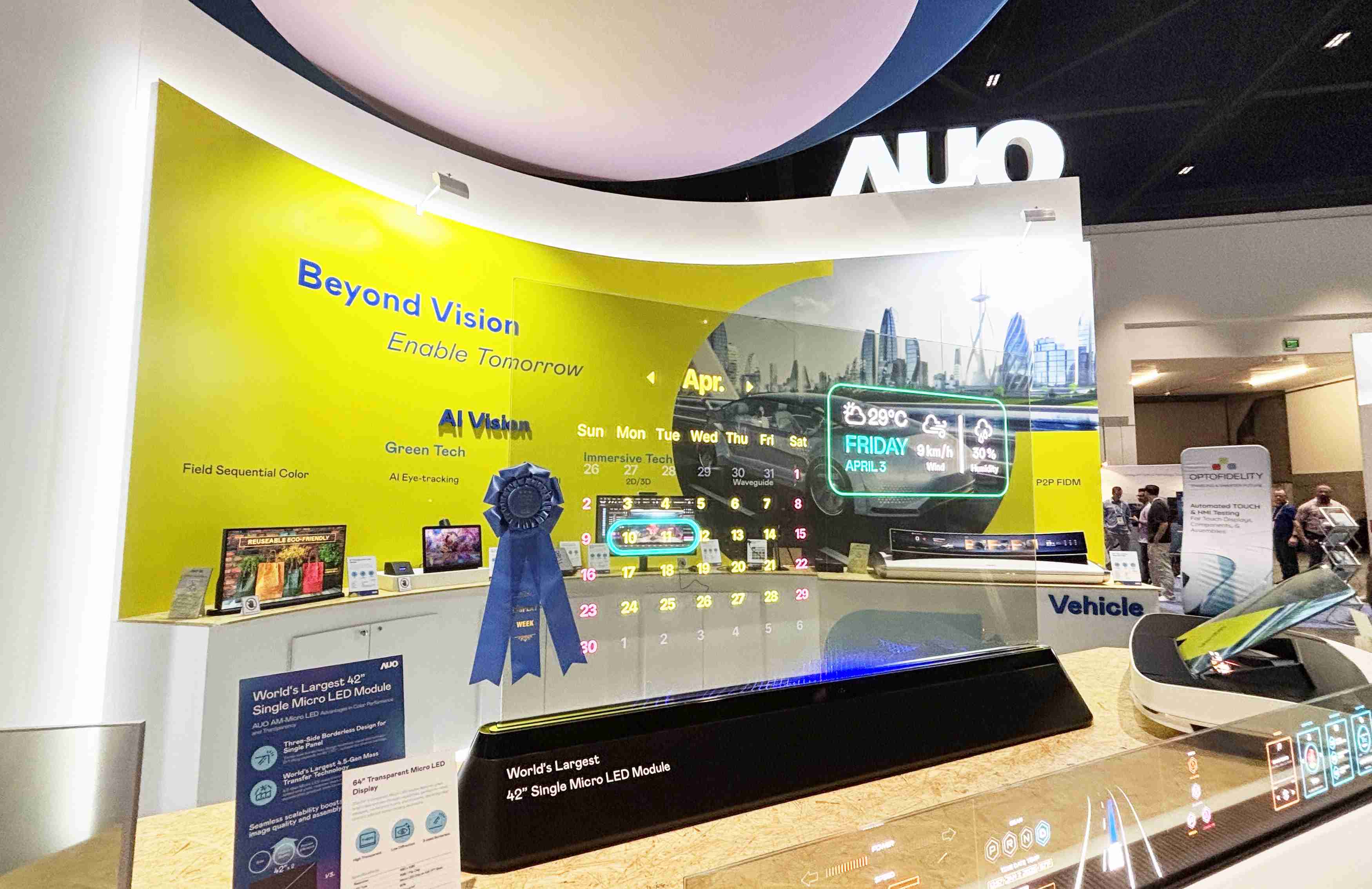 NG大舞台64吋透明Micro LED显示器获〝最佳Micro LED技术应用奖〞，，其绝妙的透明穿透特性，，同时具备1,000 nits的高亮度表现，，，并透过精细的无缝拼接延伸，，可依需求灵活应用于多元场域，，展现出Micro LED显示技术划时空的无限潜力